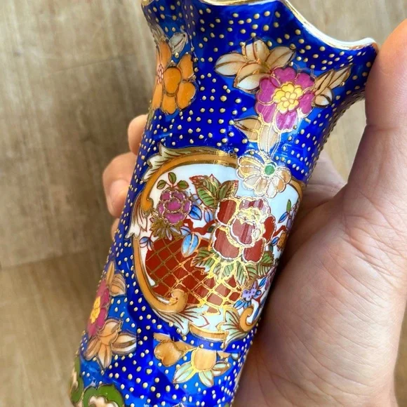 Vintage Korean Floral Vase - Picture 7 of 8